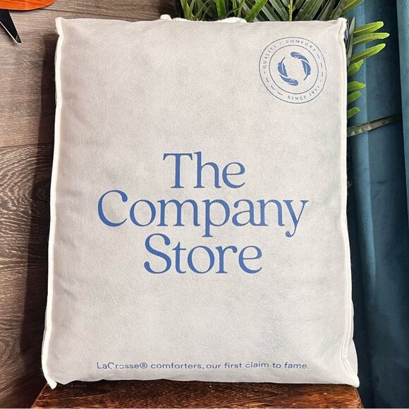 The Company Store LaCrosse Down Light Warmth Comforter, Twin in Navy Blue. New! - Picture 4 of 16